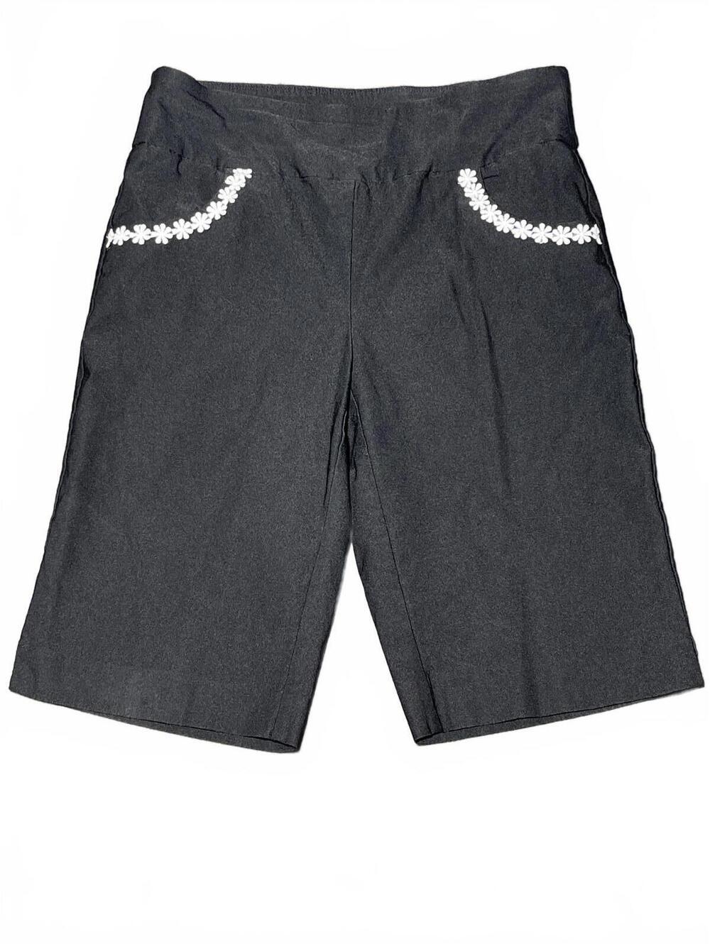 Attyre Women's Casual Black Bermuda Shorts Floral Applique Size 8 Cottagecore
